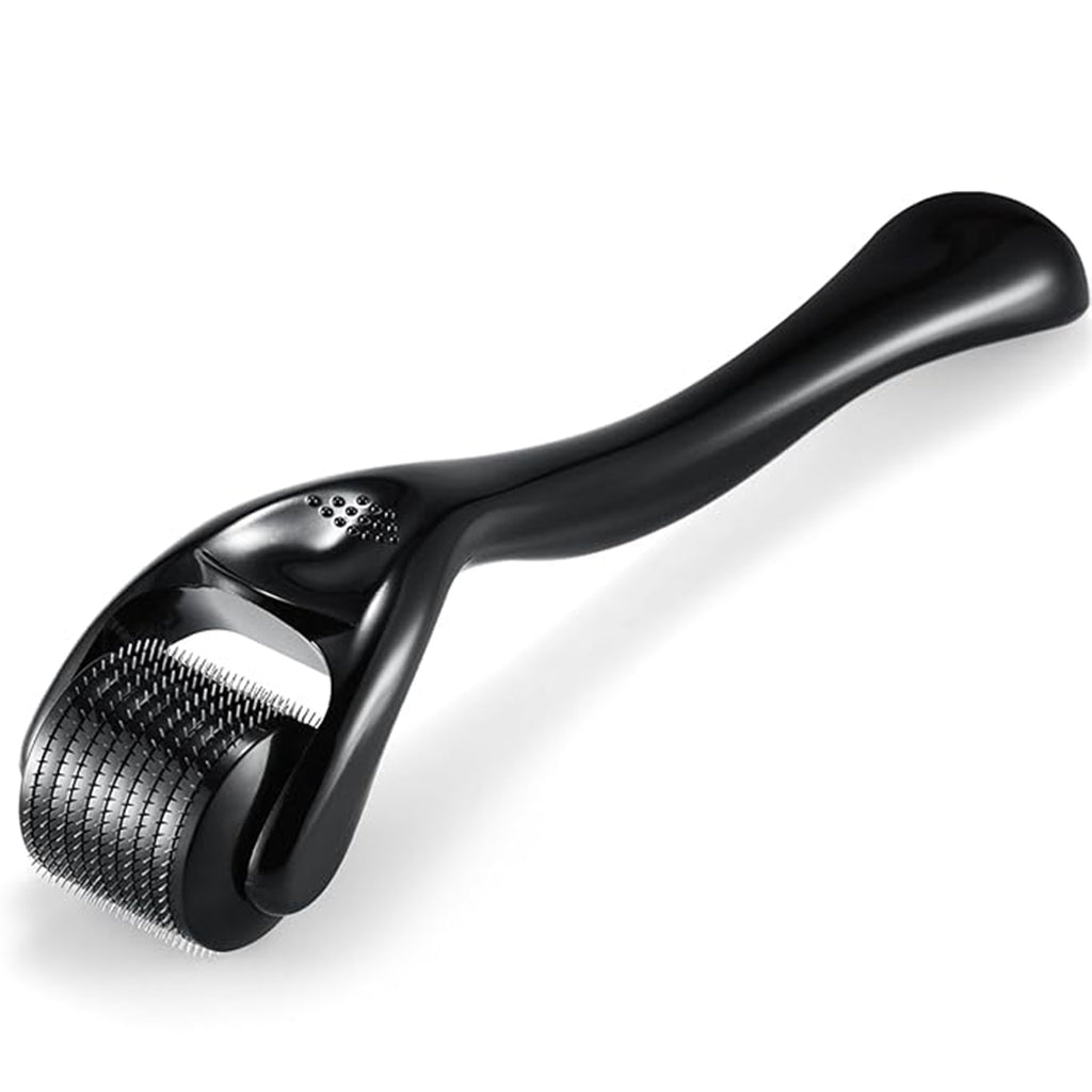 Aardlig MicroGlow Roller, a lightweight handheld microneedle roller for skin care.